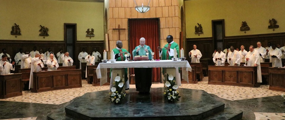 بمناسبة مرور 25 سنة على رسامته الأسقفيّة، احتفل المطران مايكل ل. فيتزجيرالد بذبيحة شكرٍ يوم الأحد الواقع فيه 29 يناير 2017