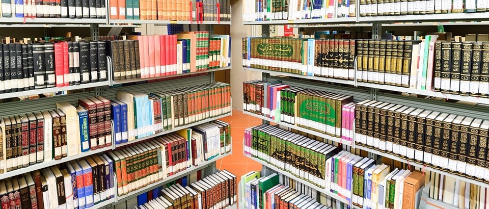 إنّ مكتبة المعهد هي من أفضل وسائل التعليم والبحث العلمي