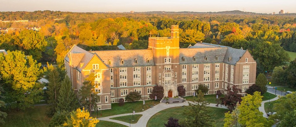 النصوص المقدسة والسياقات الإنسانية