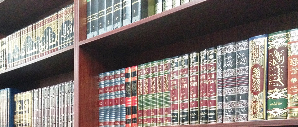 الجدل الإسلامي المسيحي في حوض البحر المتوسط. الأجوبة الفاخرة لشهاب الدين القرافي (684 هـ/1285 م)، دار "بريل" 2015